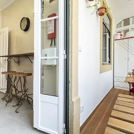 Rustic M2 R1 - Amazing Double With Shared Bathroom *