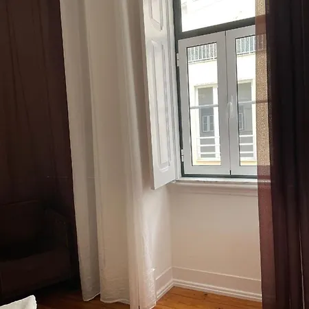 Rustic M2 R1 - Amazing Double With Shared Bathroom * Lisbon